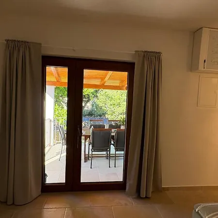 House Rudnik In Silent Village, Island Krk בית נופש *